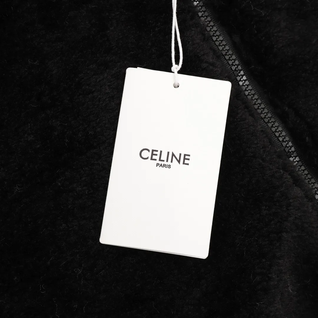 CELINE Arc de Triomphe Suede Cotton Jacket The polyester filament passes through a circular knitting machine, and the warp and weft yarns are woven into each other into a double-sided knitted structure, with flat loops on the front and back. The polar fleece fabric is formed after a series of processes such as dyeing, raising, carding, shearing, and polarization. The suede texture is soft and the fiber characteristics make it almost non-absorbent. It can quickly drain sweat to the outer layer of the fabric and evaporate quickly, maintaining good breathability. The suede surface can lock the air and form a stagnant air layer around the body, effectively preventing heat loss and providing good warmth retention properties. Using the quilted cannage pattern, the seamstress precisely adjusts the machine's speed and stitch density, resulting in smooth and even stitches during the operation. After completion, regular diagonal quilting lines will be formed, which will inadvertently enhance the overall texture when putting it on and taking it off. The fabric and padding material are tightly fixed on the frame of the embroidery machine. The embroidery machine uses sparse stitches along the padding layer's pattern to outline the filling area of ​​the pattern, and then runs the overlay layer's pattern, using dense stitches to perfectly cover the foam padding layer, thus forming a slightly raised Arc de Triomphe shape. After the final finishing, the edges of the patch have no burrs and the pattern is clear. Size：XS-L